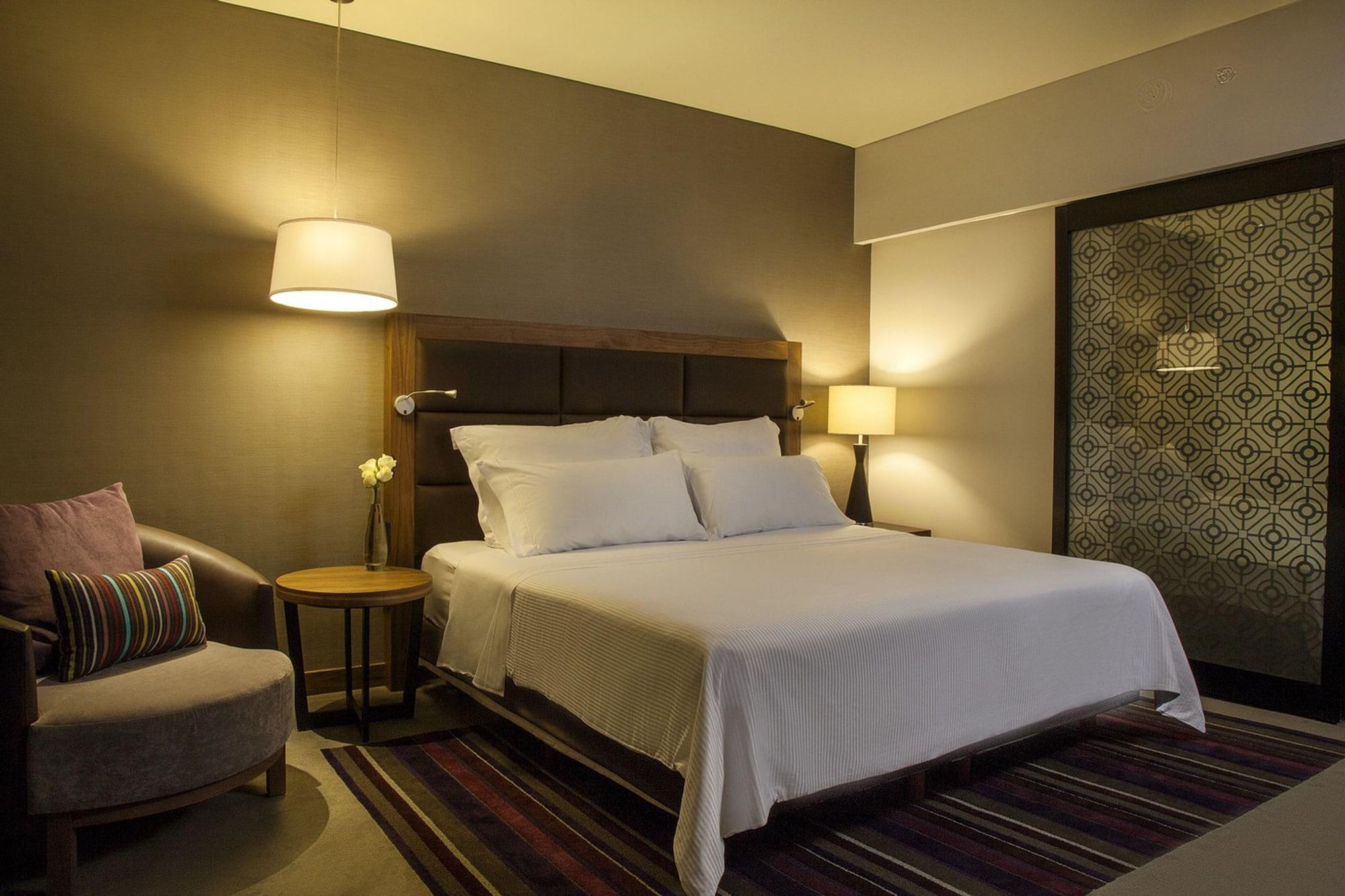 Fiesta Americana Monterrey Pabellon M. Buitenkant foto A bedroom at the hotel
