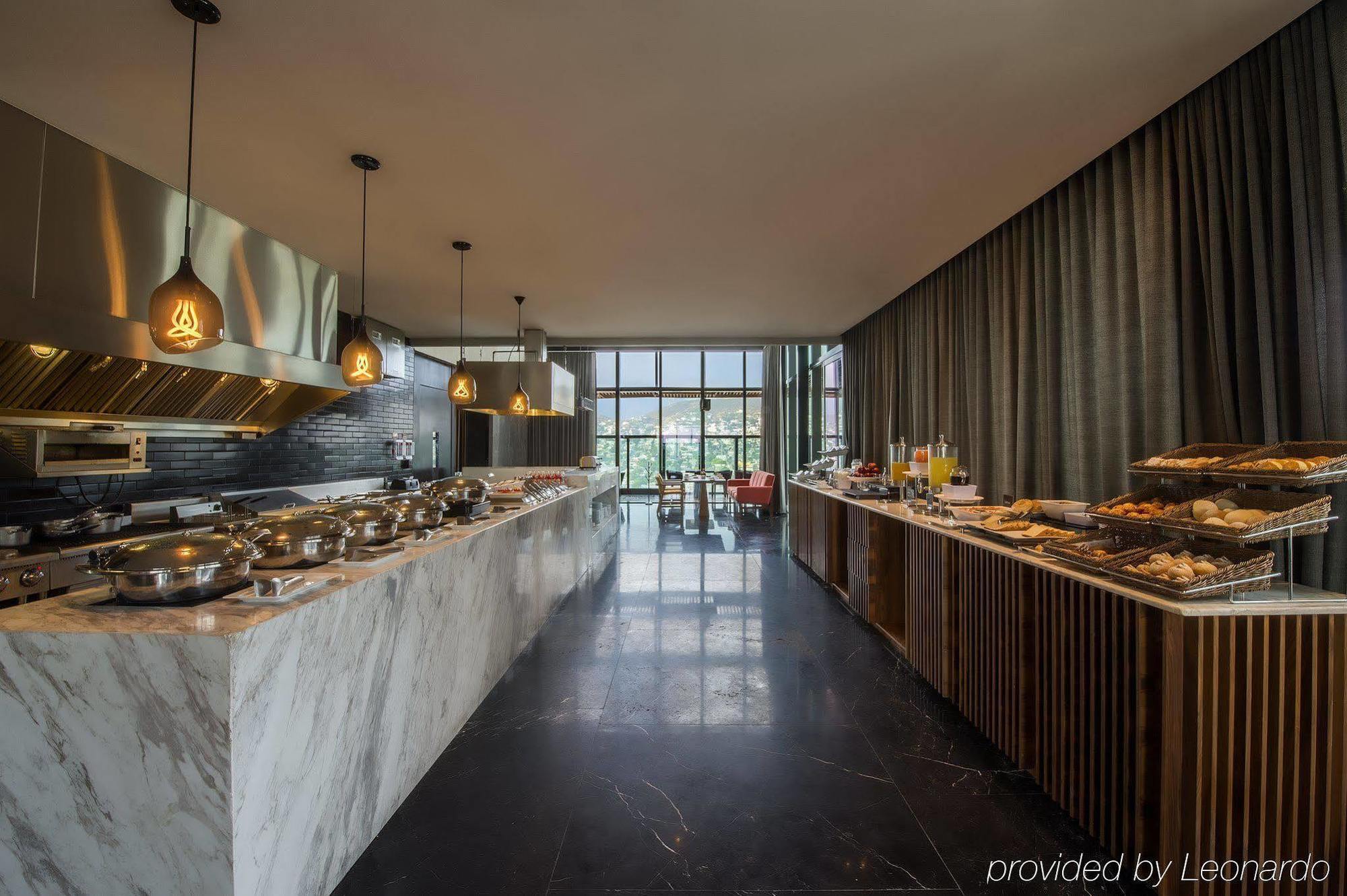 Fiesta Americana Monterrey Pabellon M. Buitenkant foto The buffet at the hotel