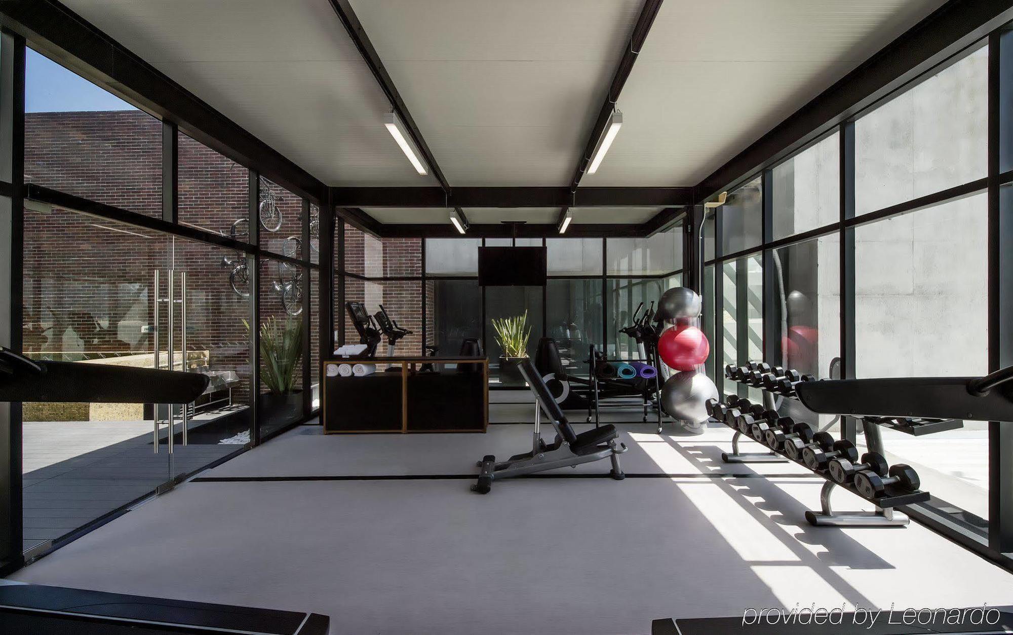 Fiesta Americana Monterrey Pabellon M. Buitenkant foto The gym at the 2012 Olympic Village